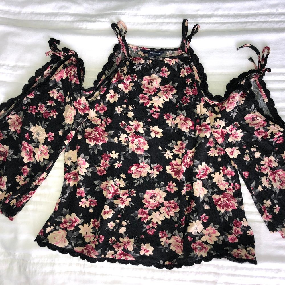 American Eagle cold shoulder top